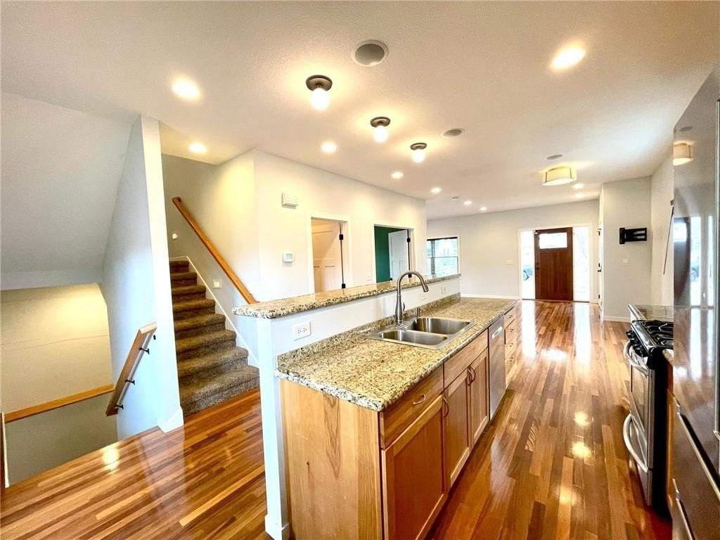 403 Monroe Ave S - Photo 6 of 35