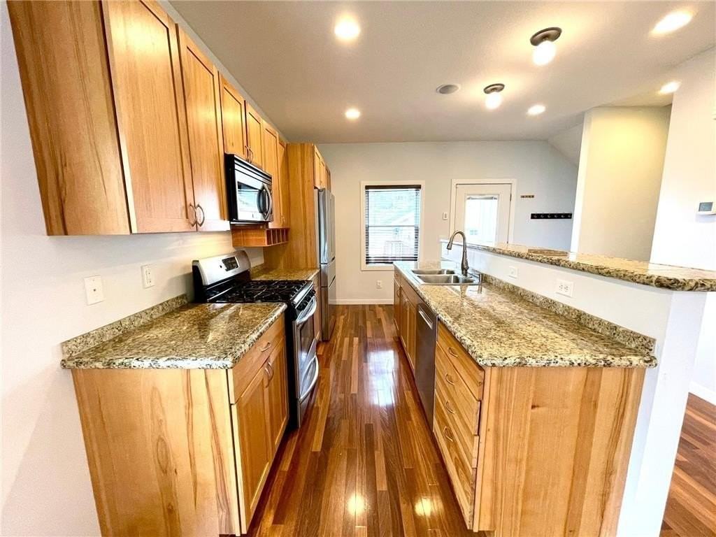 403 Monroe Ave S - Photo 5 of 35