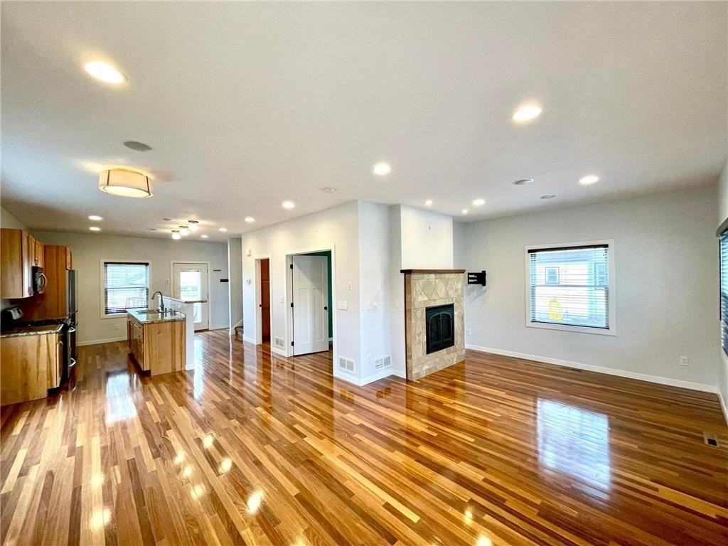 403 Monroe Ave S - Photo 2 of 35