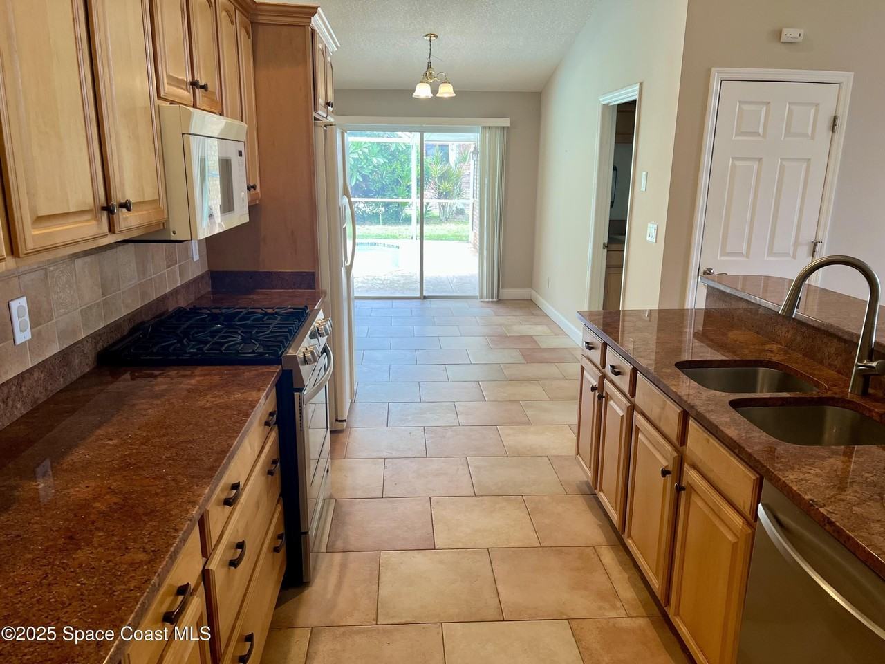 2372 Windham Dr - Photo 5 of 27