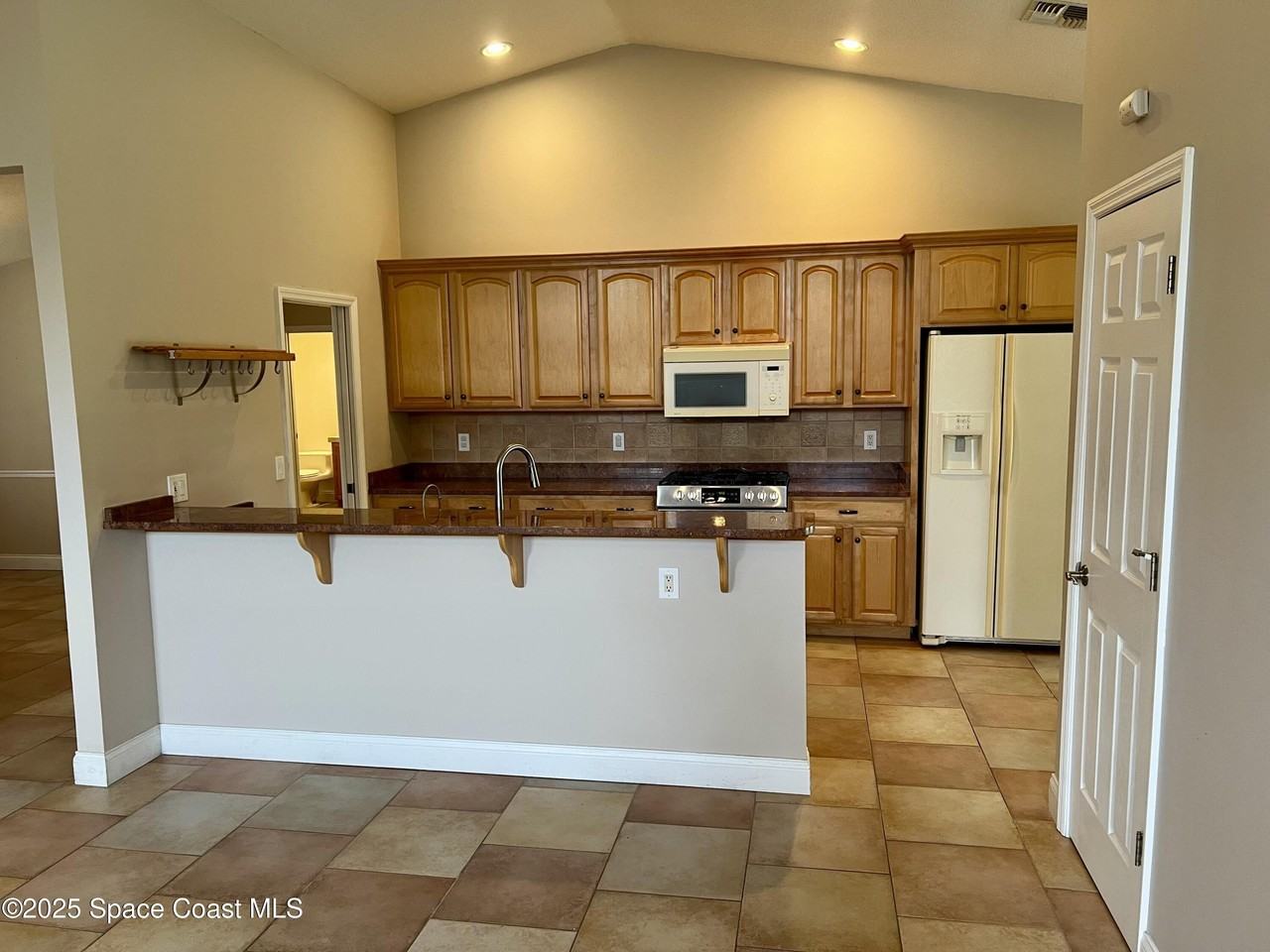 2372 Windham Dr - Photo 6 of 27