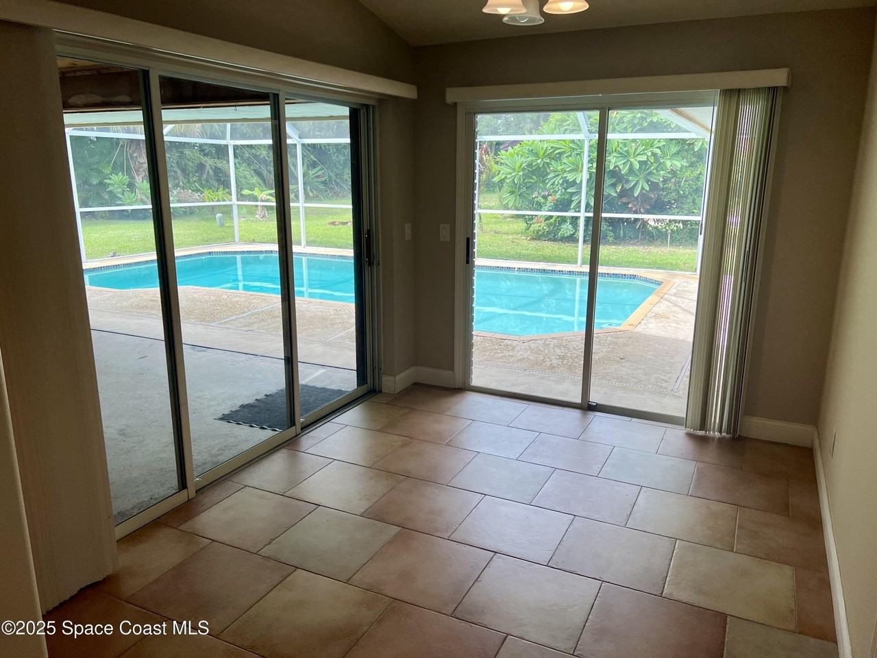 2372 Windham Dr - Photo 7 of 27