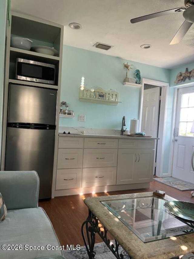 2025 Date Palm Ave - Photo 3 of 7