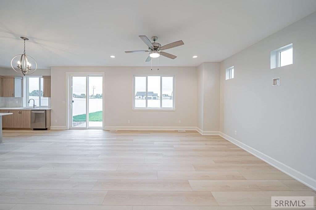 2062 47th St - Photo 3 of 28