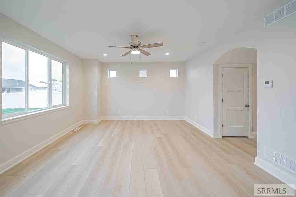 2062 47th St - Photo 4 of 28