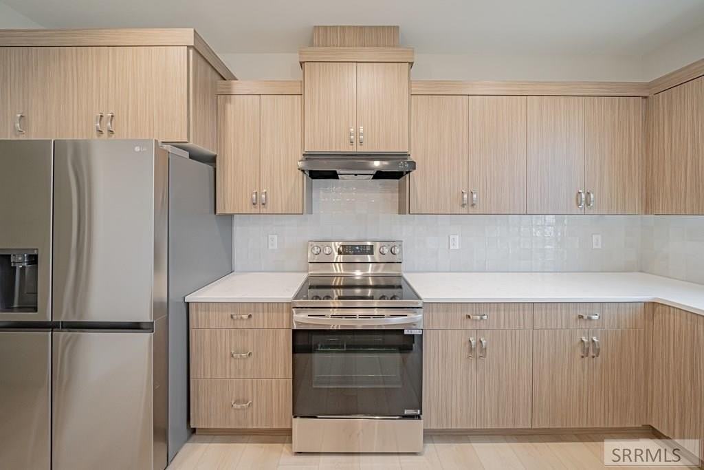 2062 47th St - Photo 5 of 28