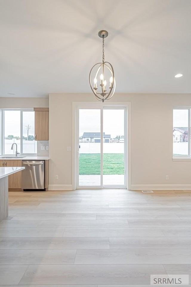 2062 47th St - Photo 7 of 28