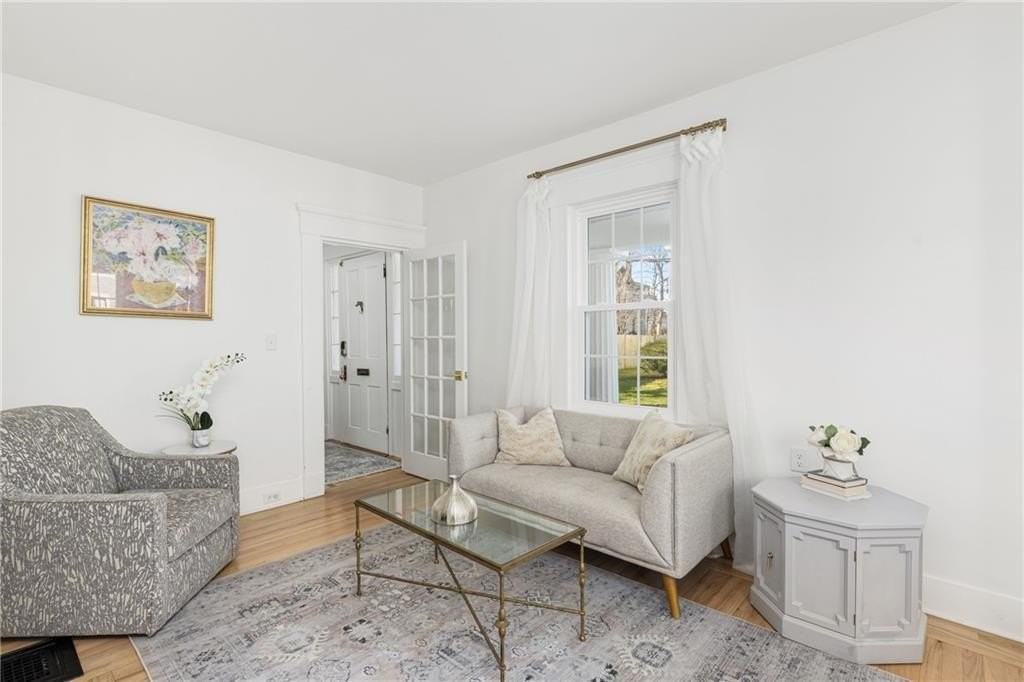 17 Old Beach Rd - Photo 4 of 40