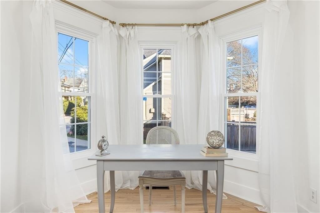 17 Old Beach Rd - Photo 5 of 40