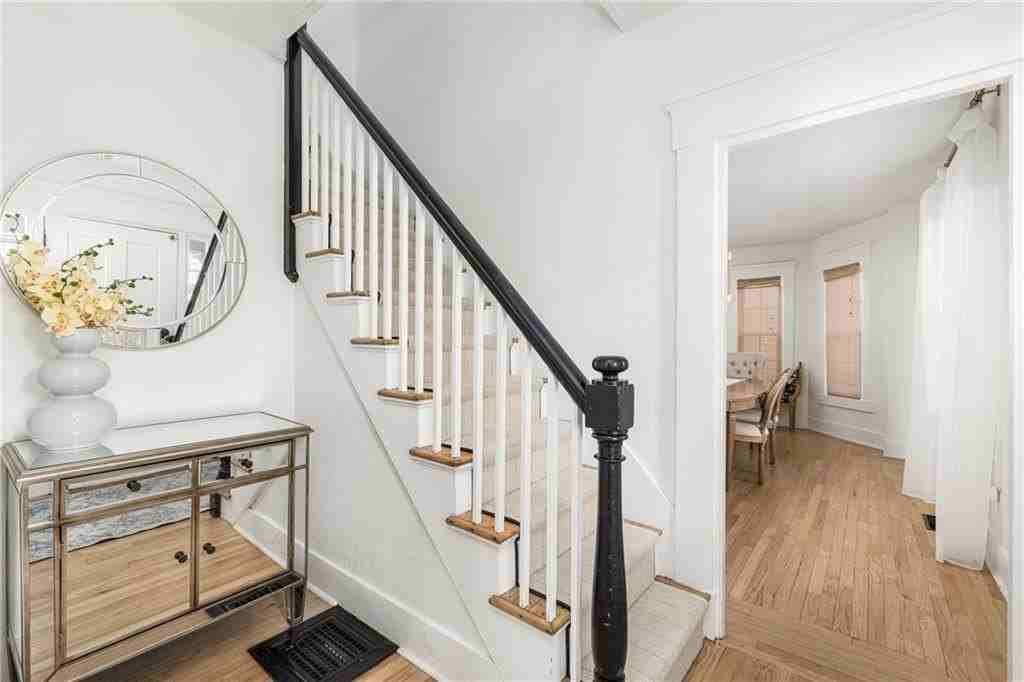 17 Old Beach Rd - Photo 6 of 40