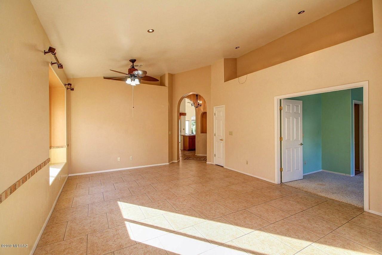 7981 N Wildomar Dr - Photo 3 of 19