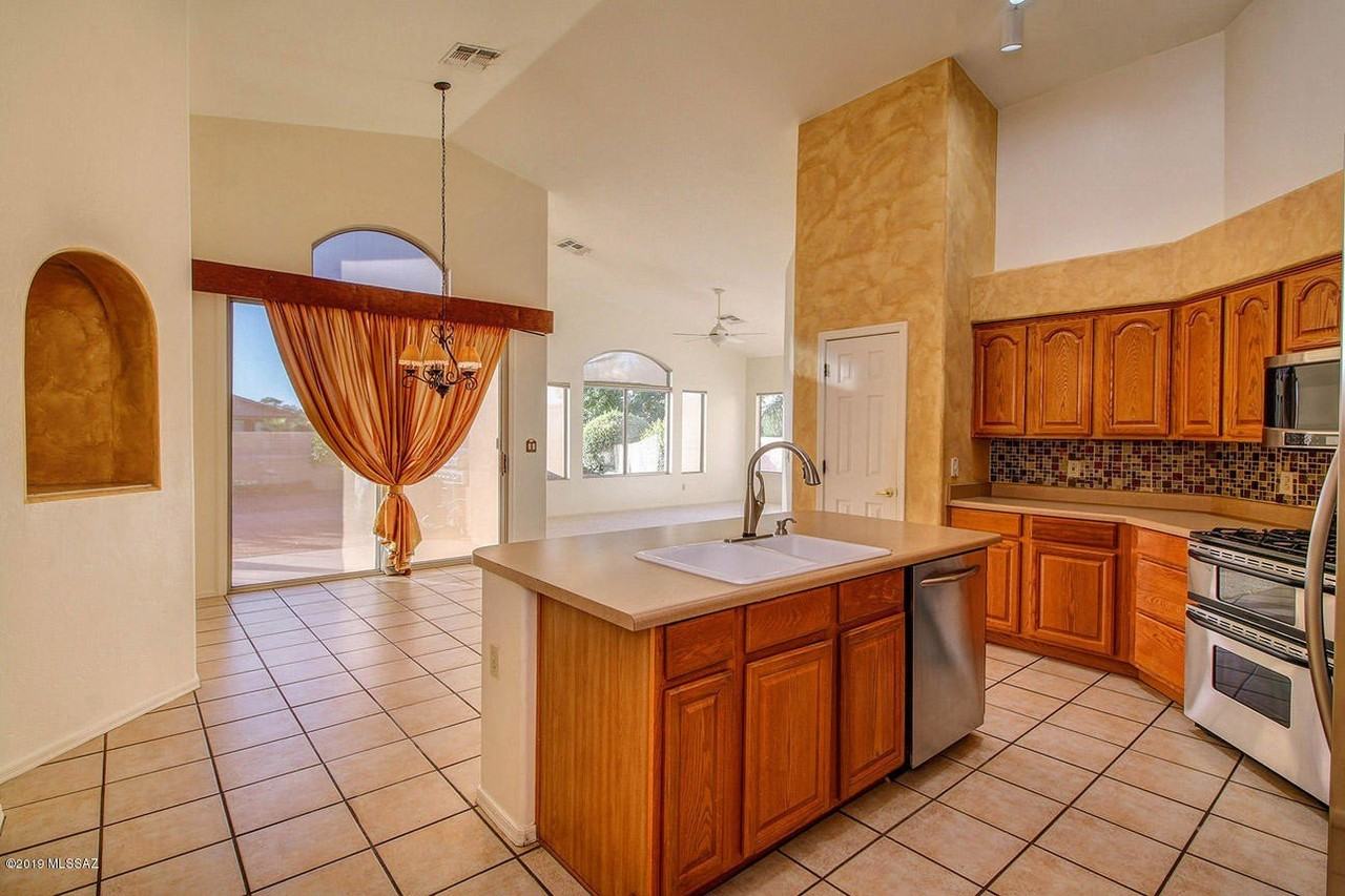 7981 N Wildomar Dr - Photo 4 of 19