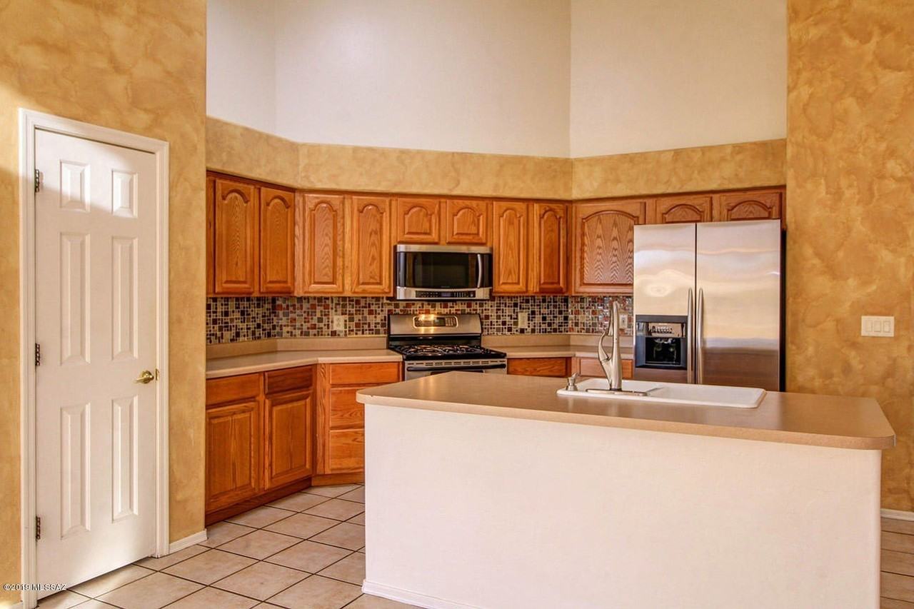 7981 N Wildomar Dr - Photo 5 of 19