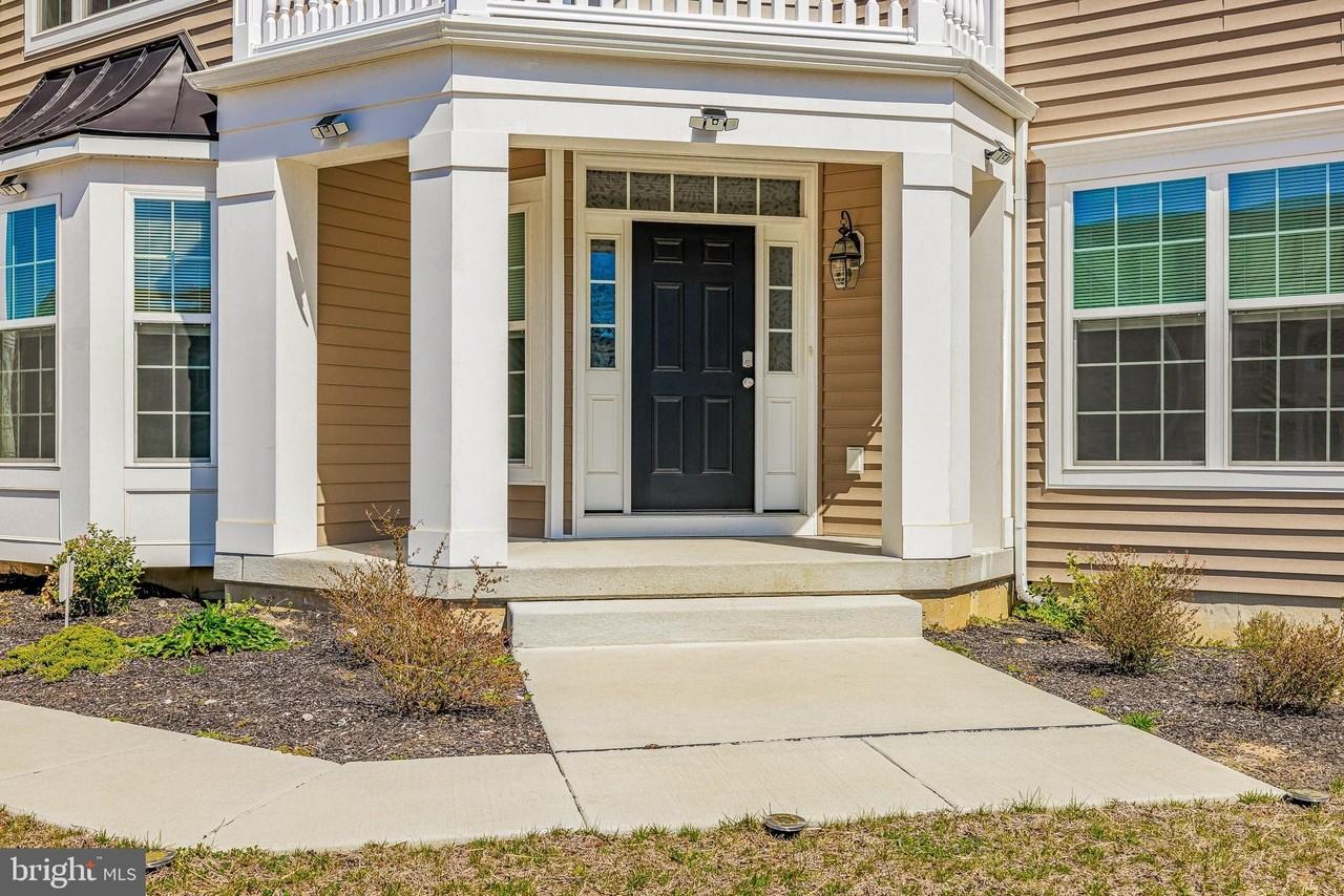 243 Wavyleaf Dr - Photo 2 of 36