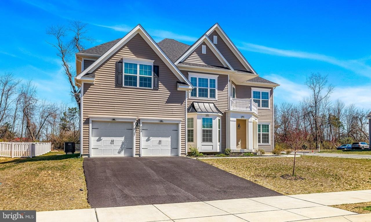 243 Wavyleaf Dr - Photo 3 of 36