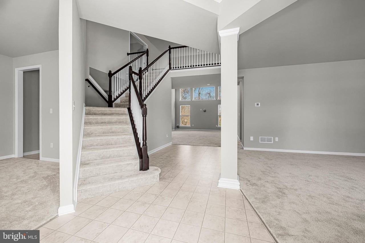 243 Wavyleaf Dr - Photo 4 of 36