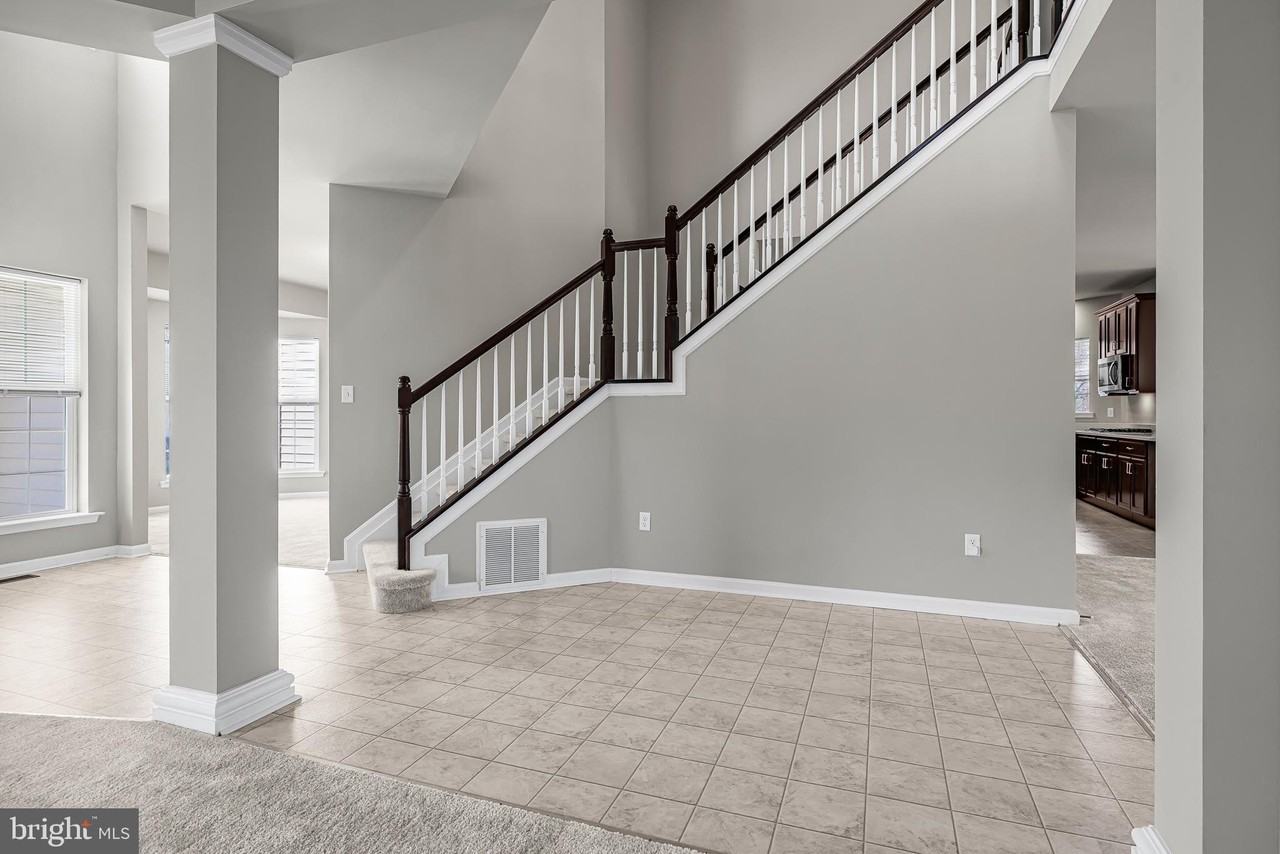 243 Wavyleaf Dr - Photo 5 of 36