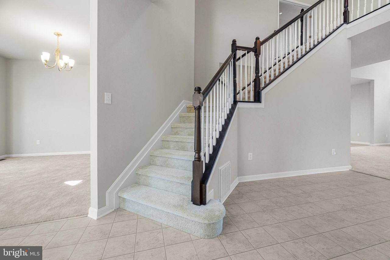 243 Wavyleaf Dr - Photo 6 of 36