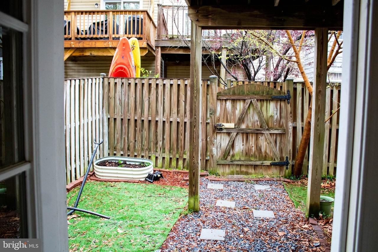 2095 Pawlet Dr - Photo 6 of 50