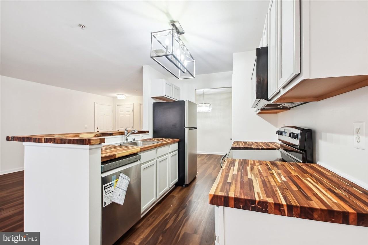 2155 Scotts Crossing Ct Apt 101 - Photo 5 of 50