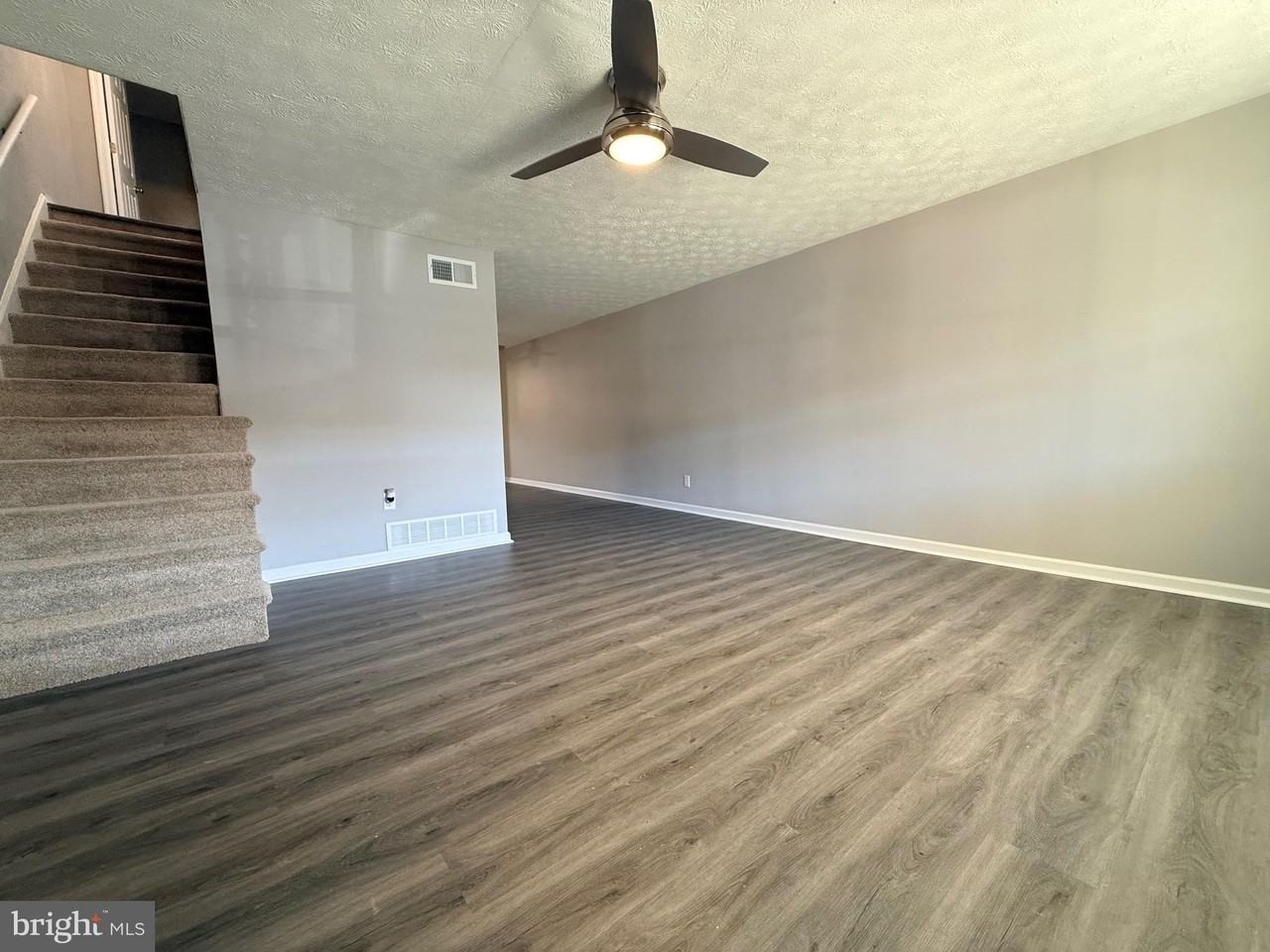 2021 Kelmore Rd - Photo 4 of 32