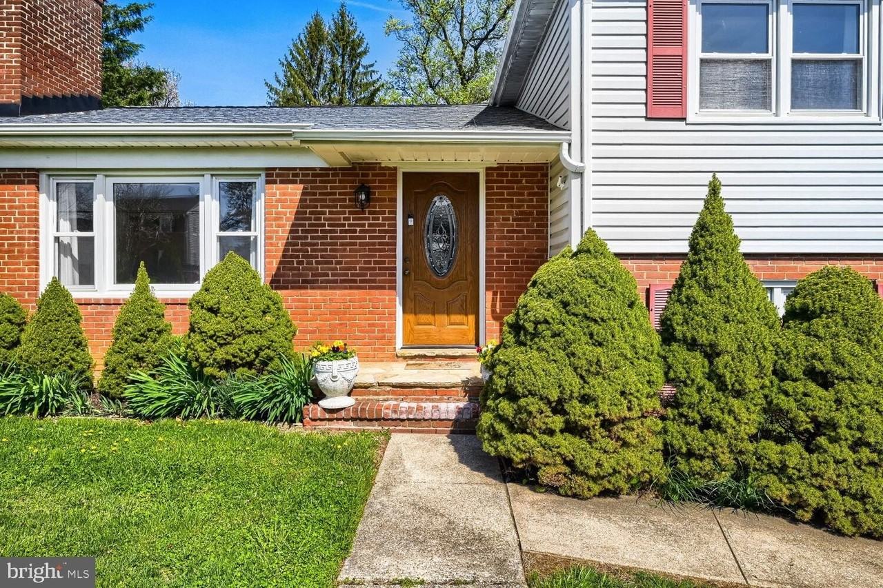 114 E Seminary Ave - Photo 2 of 22