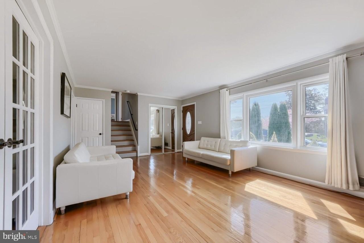 114 E Seminary Ave - Photo 5 of 22