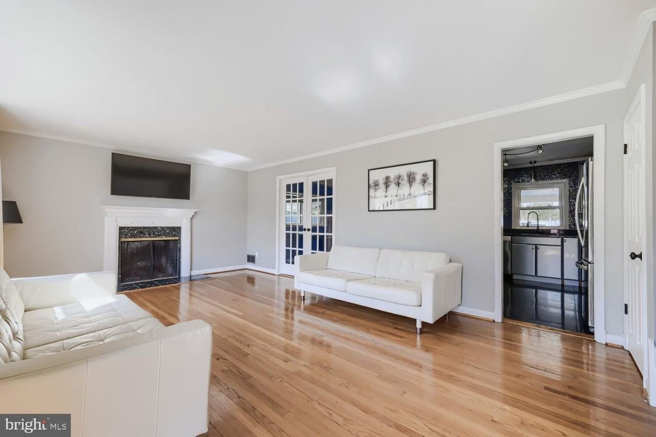 114 E Seminary Ave - Photo 6 of 22