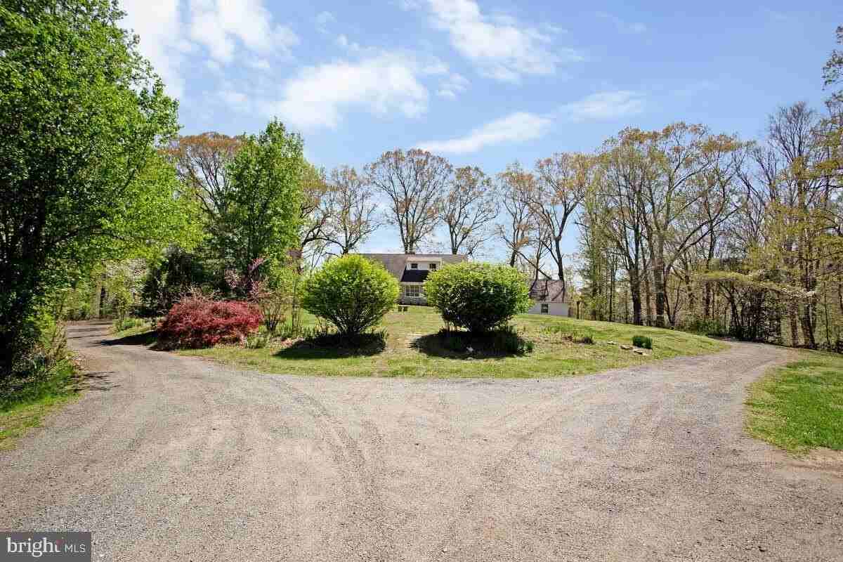 9685 Howes Rd - Photo 2 of 35