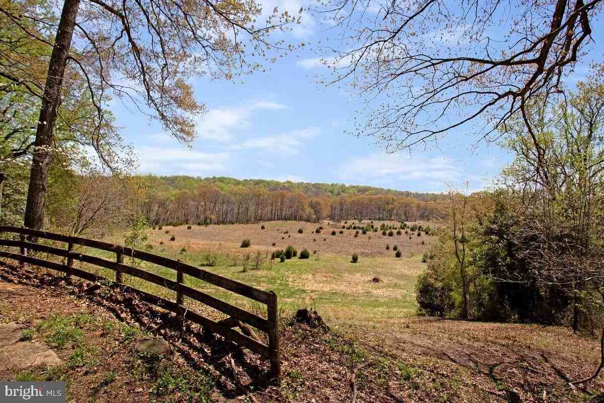 9685 Howes Rd - Photo 3 of 35