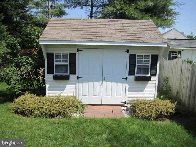 6802 Wythe Ct - Photo 2 of 20