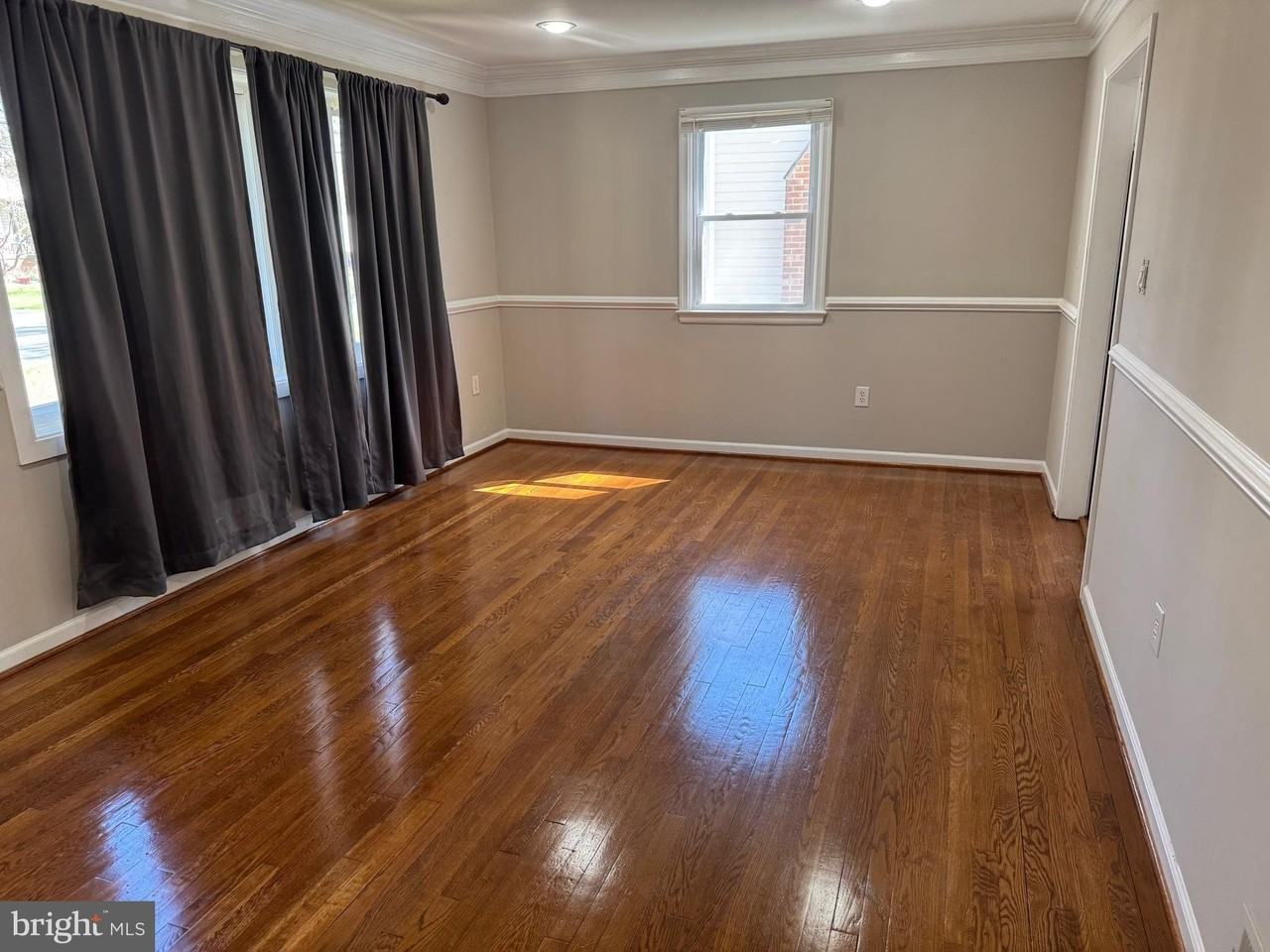 9604 49th Ave - Photo 2 of 14