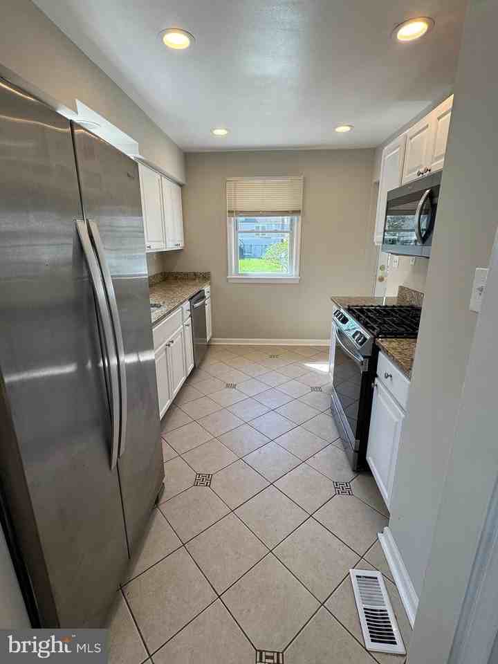 9604 49th Ave - Photo 3 of 14