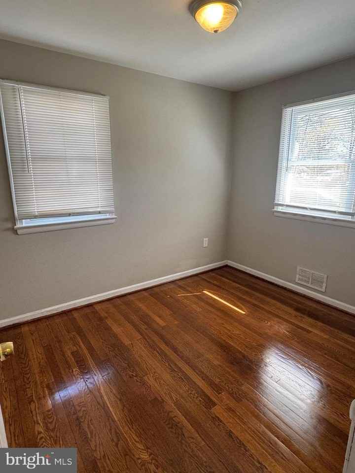 9604 49th Ave - Photo 7 of 14