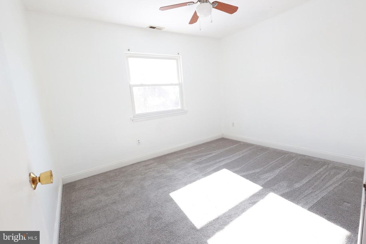 8 Fanelli Ln Unit A - Photo 4 of 17