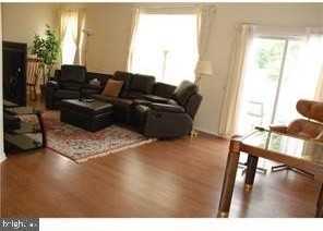 49 Heath Ct - Photo 3 of 8