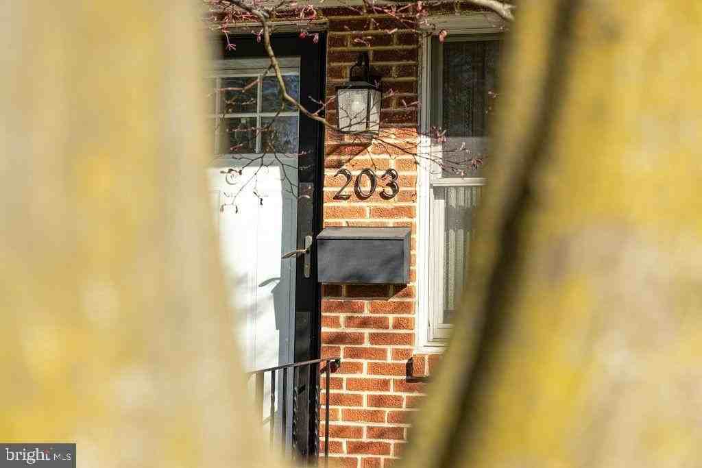 203 E Rosedale Ave - Photo 3 of 30