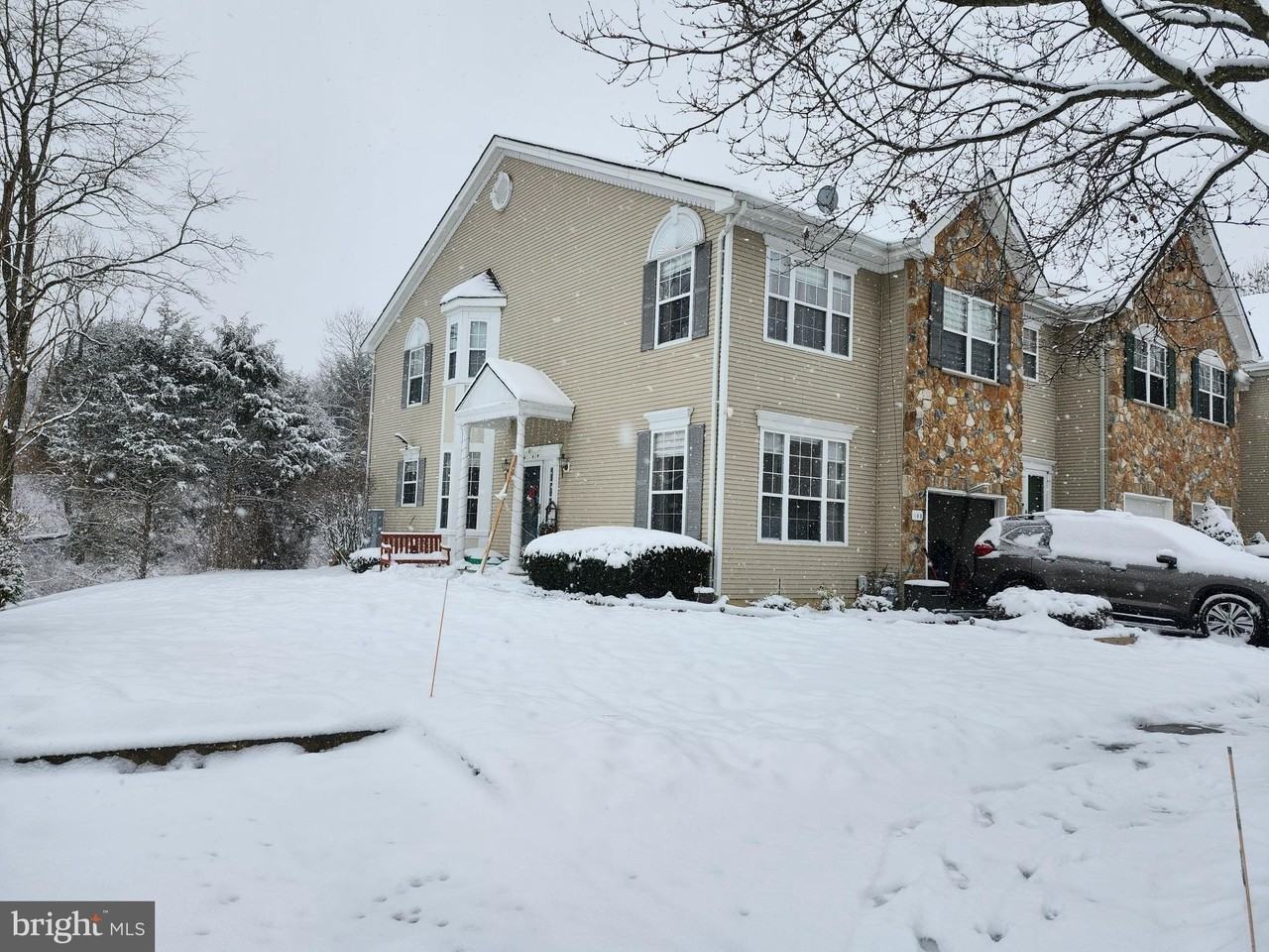 109 Forelock Ct - Photo 2 of 37