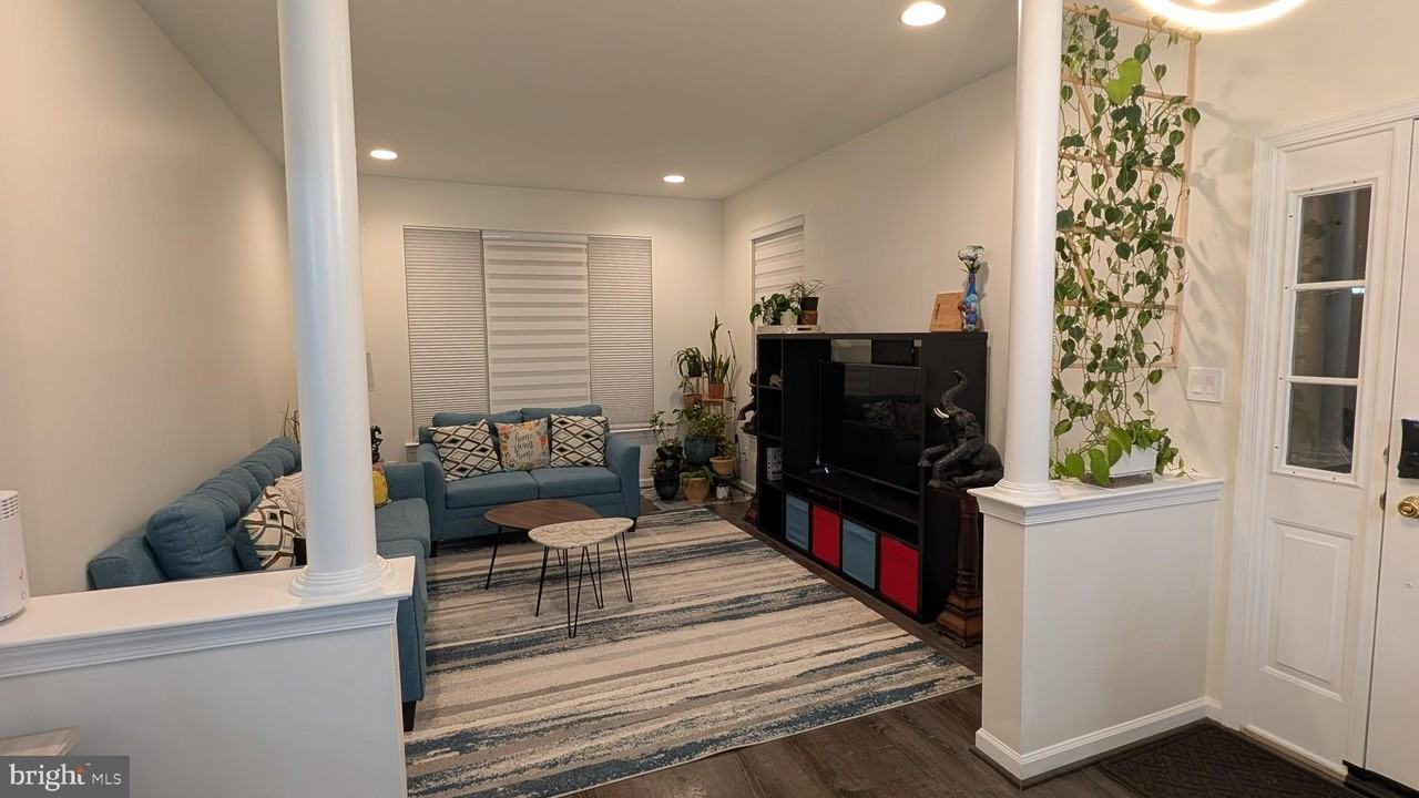 109 Forelock Ct - Photo 6 of 37