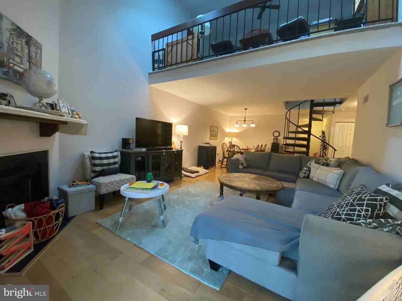 240 Valley Stream Ln - Photo 5 of 18