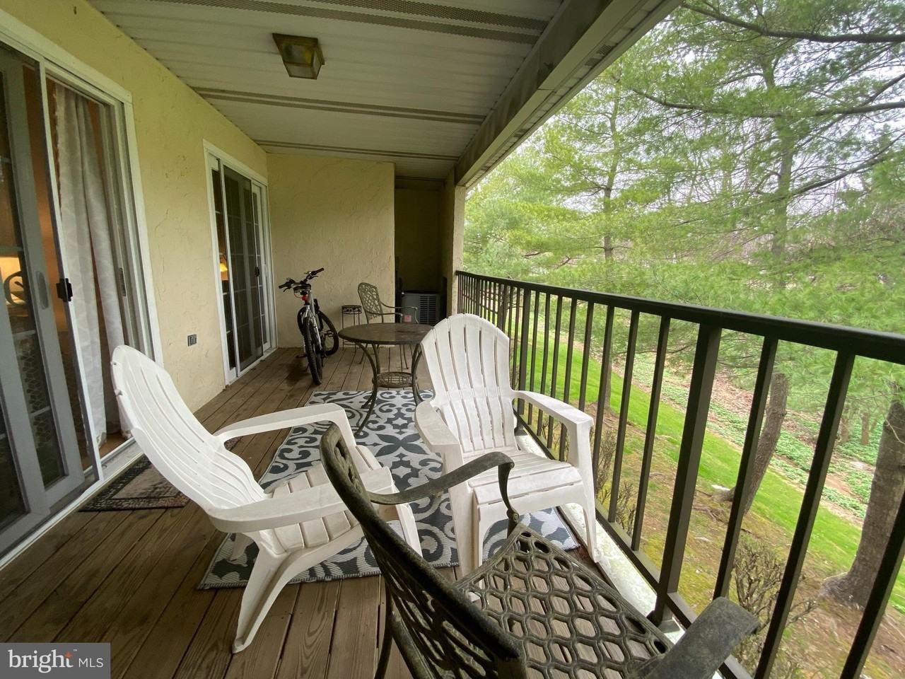 240 Valley Stream Ln - Photo 7 of 18