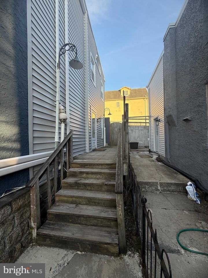 125 Maple St - Photo 2 of 46