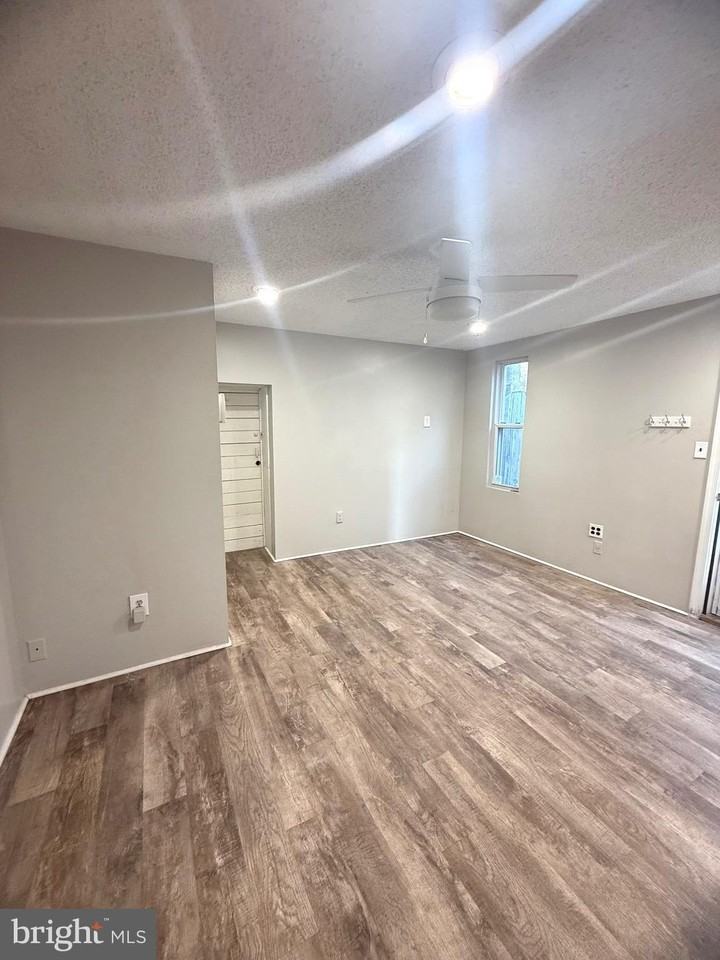 125 Maple St - Photo 5 of 46