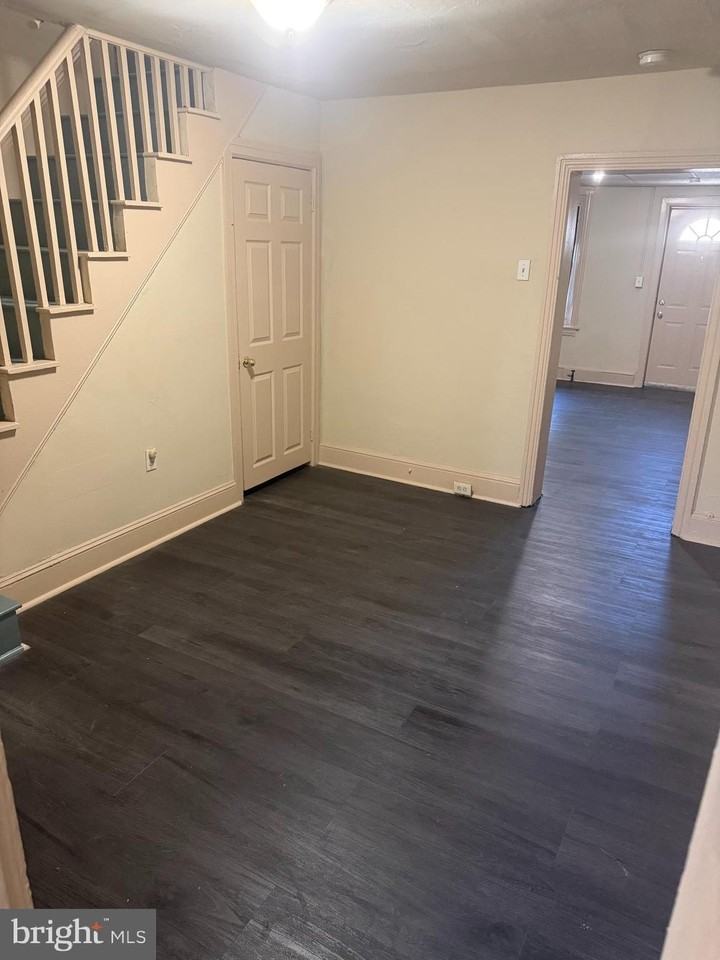 352 1/2 E Airy St - Photo 5 of 11