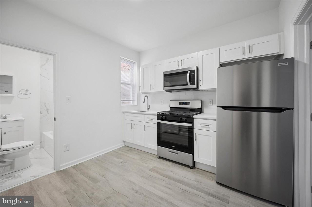 1418 W Erie Ave #4 - Photo 2 of 17
