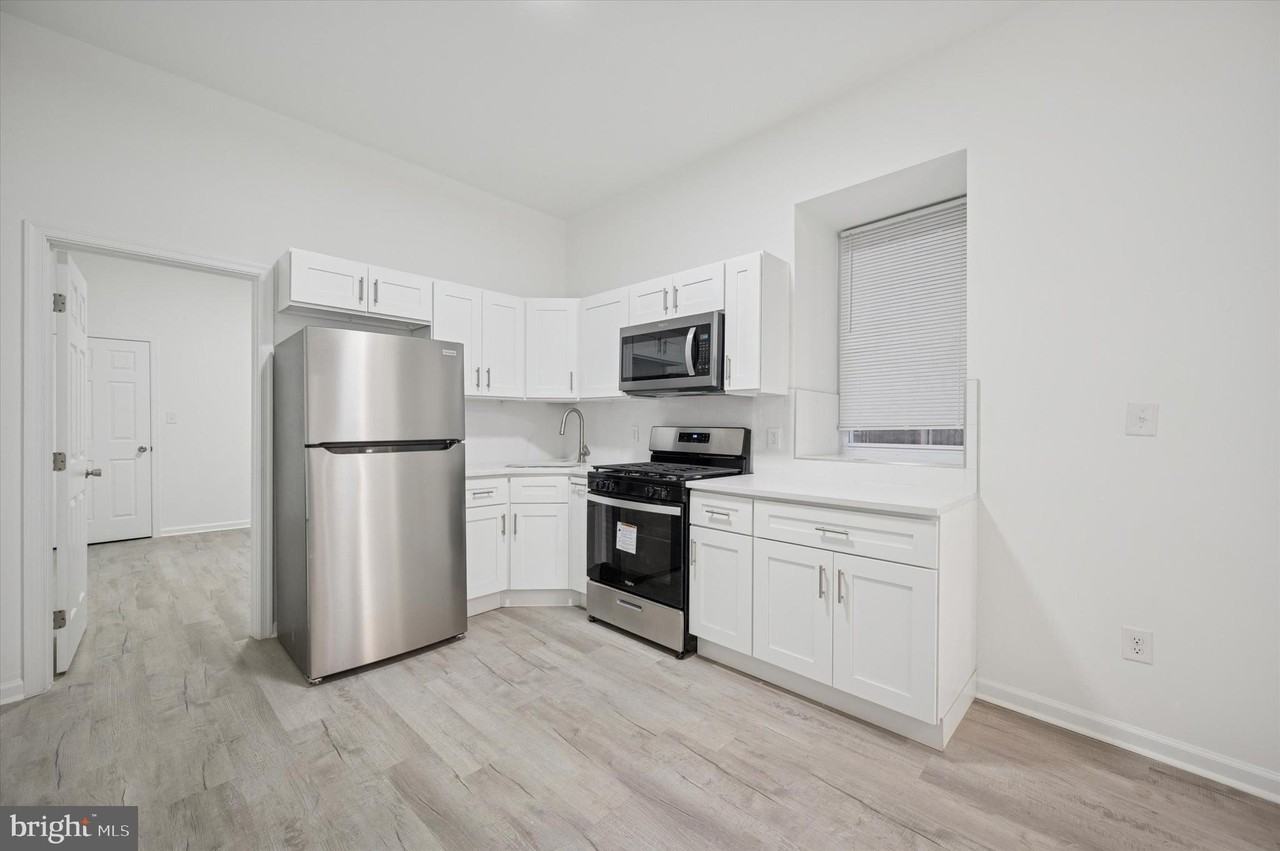 1418 W Erie Ave #4 - Photo 3 of 17