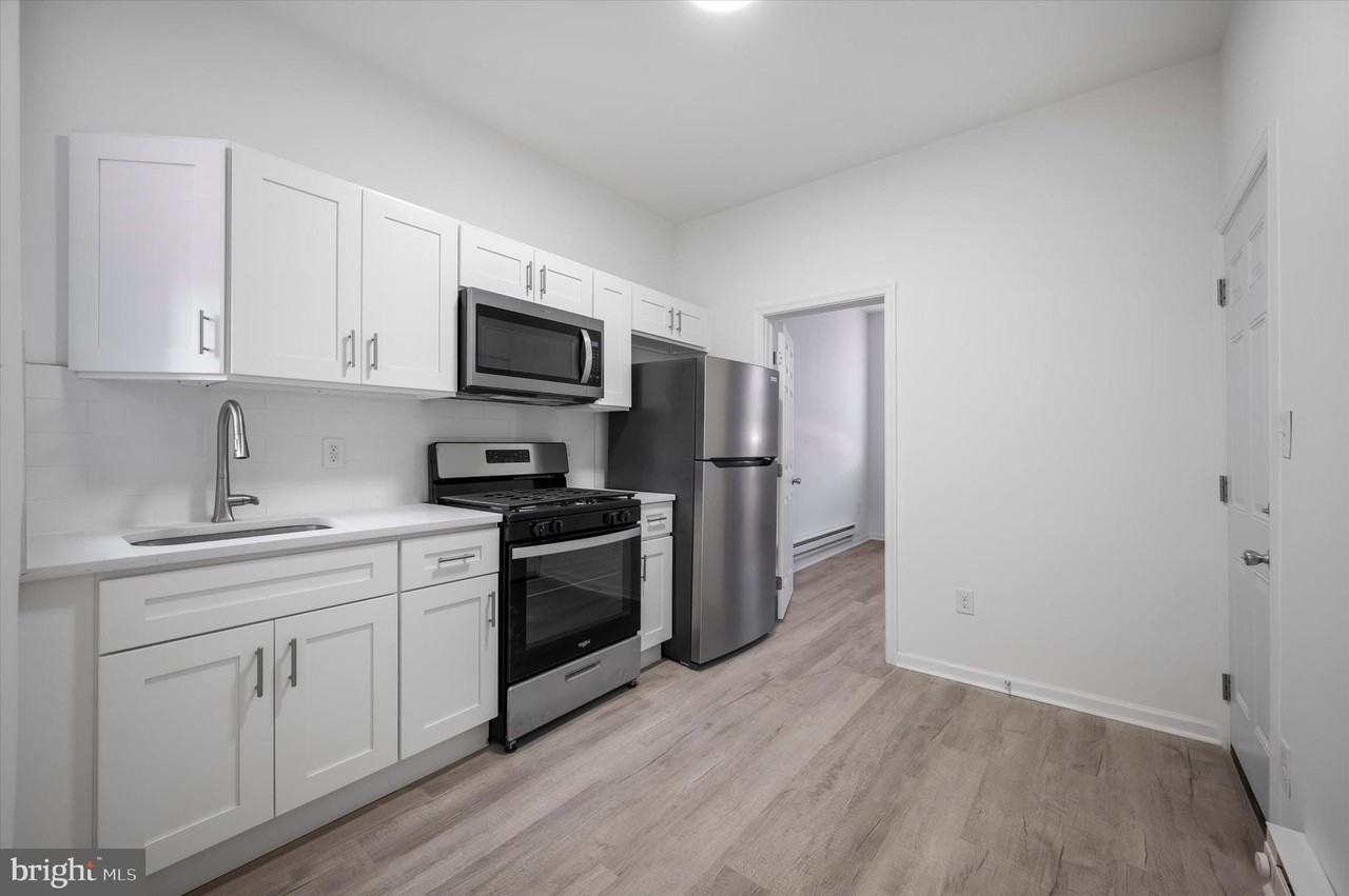 1418 W Erie Ave #4 - Photo 4 of 17