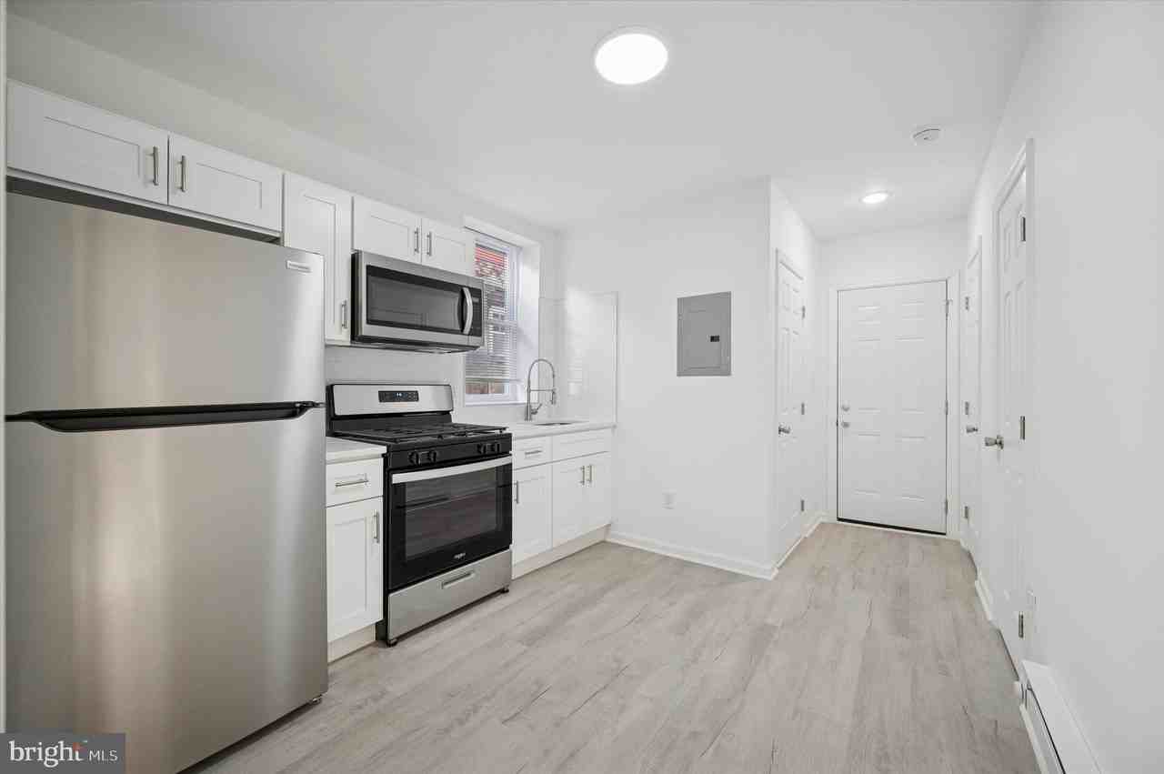 1418 W Erie Ave #4 - Photo 5 of 17
