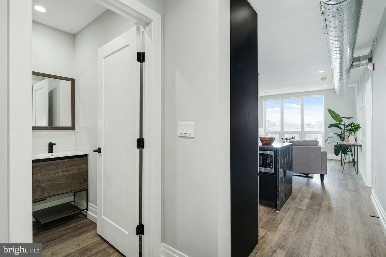 526 Brown St Apt 207 - Photo 2 of 27