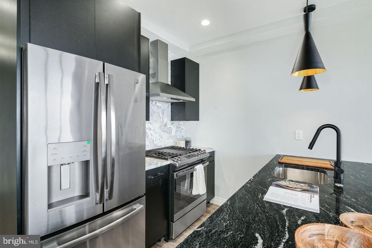 526 Brown St Apt 207 - Photo 7 of 27